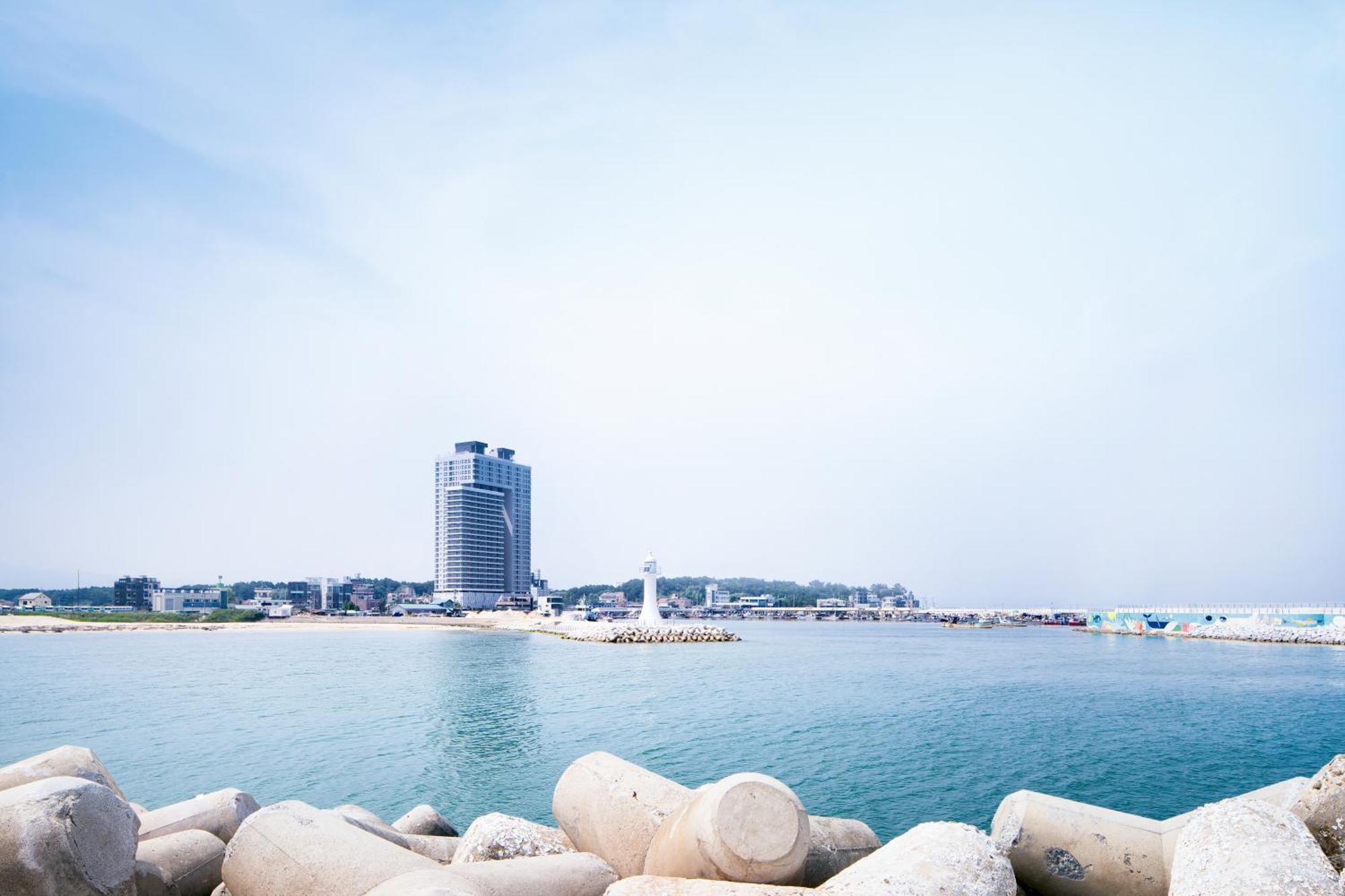 Gangneung Chonpines Ocean Suites Hotel Exterior foto